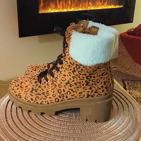 New Olivia Miller Ariel Combat Leopard boot - Picture 3 of 5